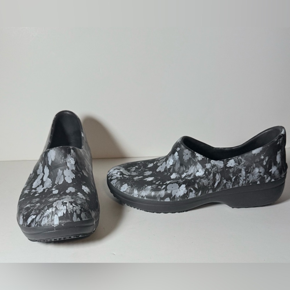 CROCS Women's Black and White Mules
